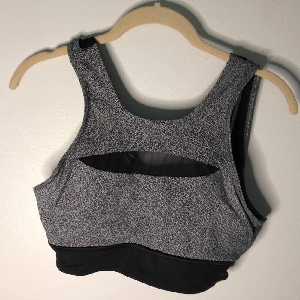 EUC Lululemon sports bra size 8